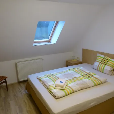 Zur Eiche Casa de hóspedes 3*